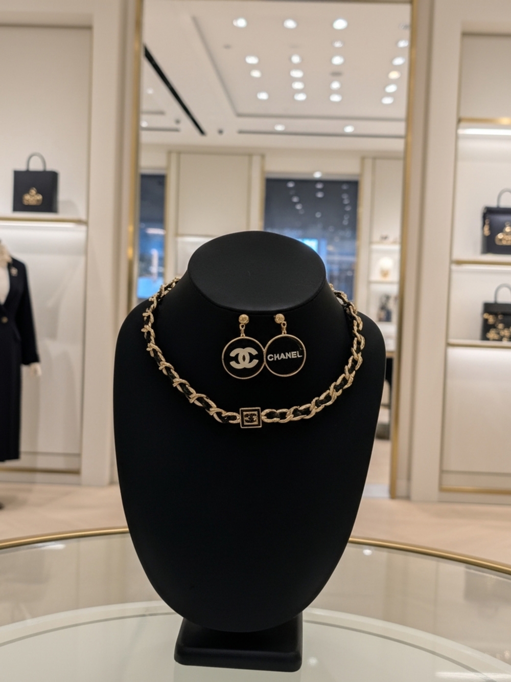 CHANEL Gold and Black Chocker Chain Necklace with Logo Drop Earrings - Picture 5 of 7